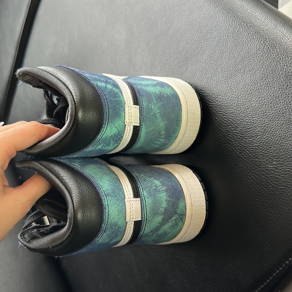 Wmns Air Jordan 1 Retro High OG 'Tie-Dye - Picture 3 of 4